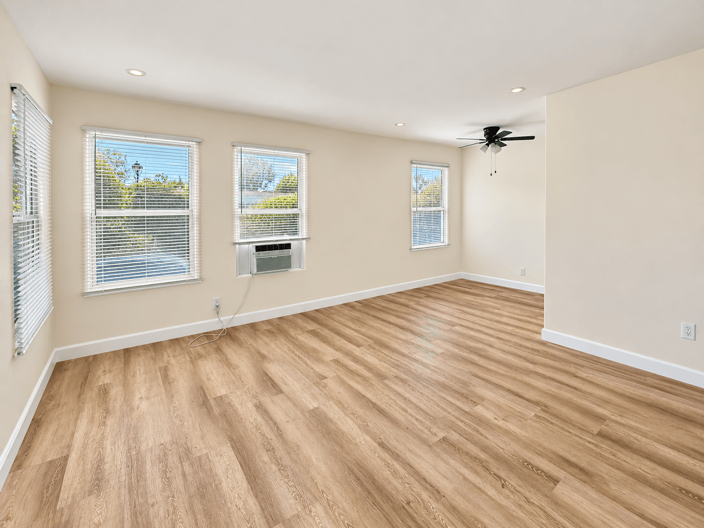 Burbank Apartment: 522 Rosemary Lane