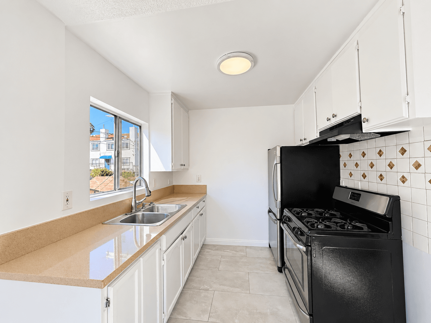 Los Angeles Apartment: 619 N Alexandria