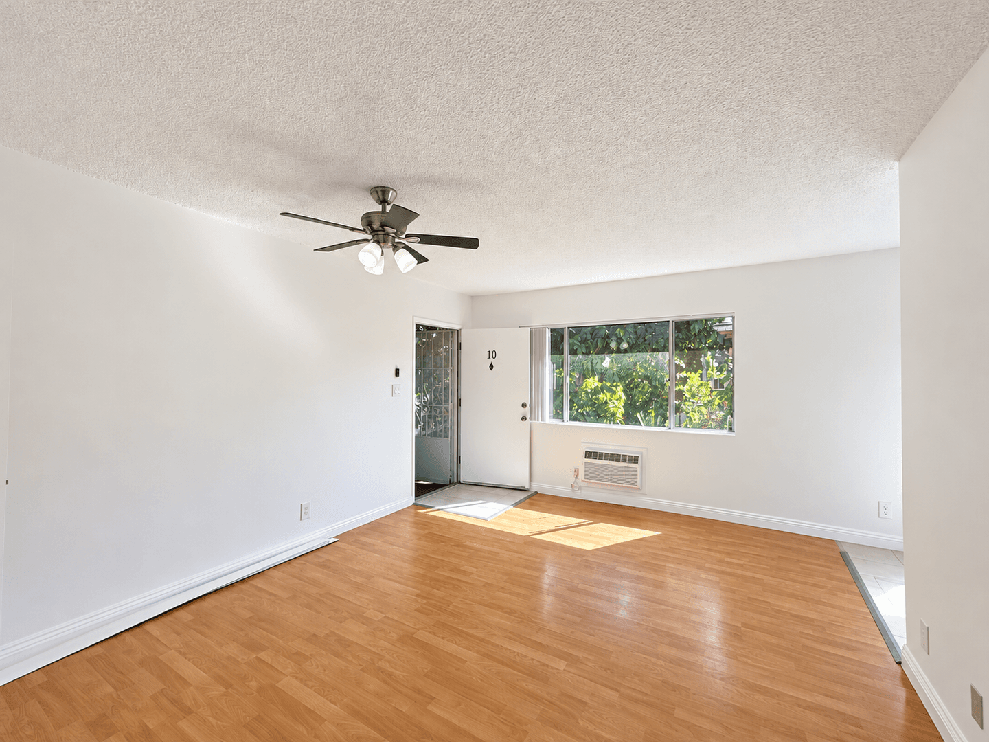 Los Angeles Apartment: 619 N Alexandria