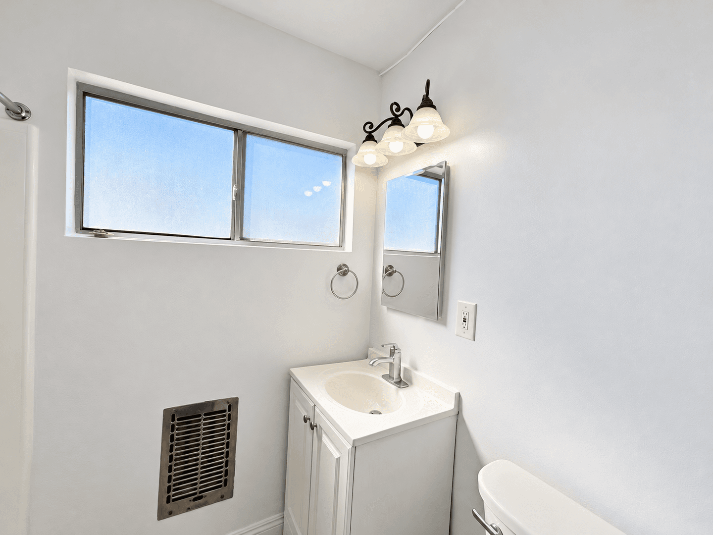 Los Angeles Apartment: 619 N Alexandria