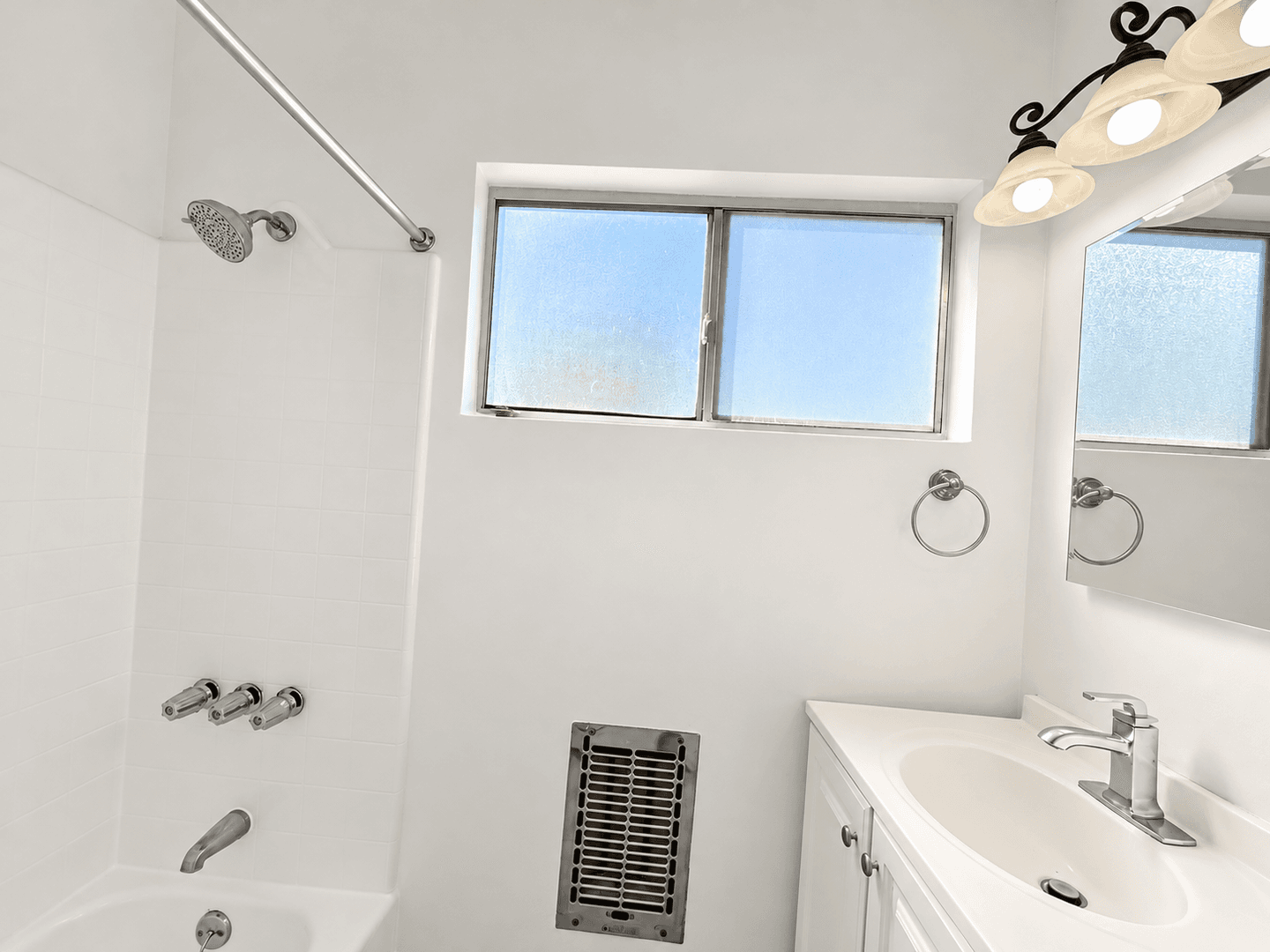 Los Angeles Apartment: 619 N Alexandria