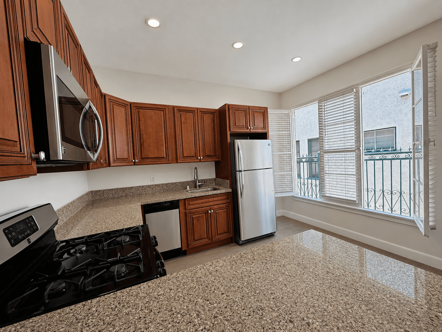 Beverly Hills Apartment: 215 S Elm Drive