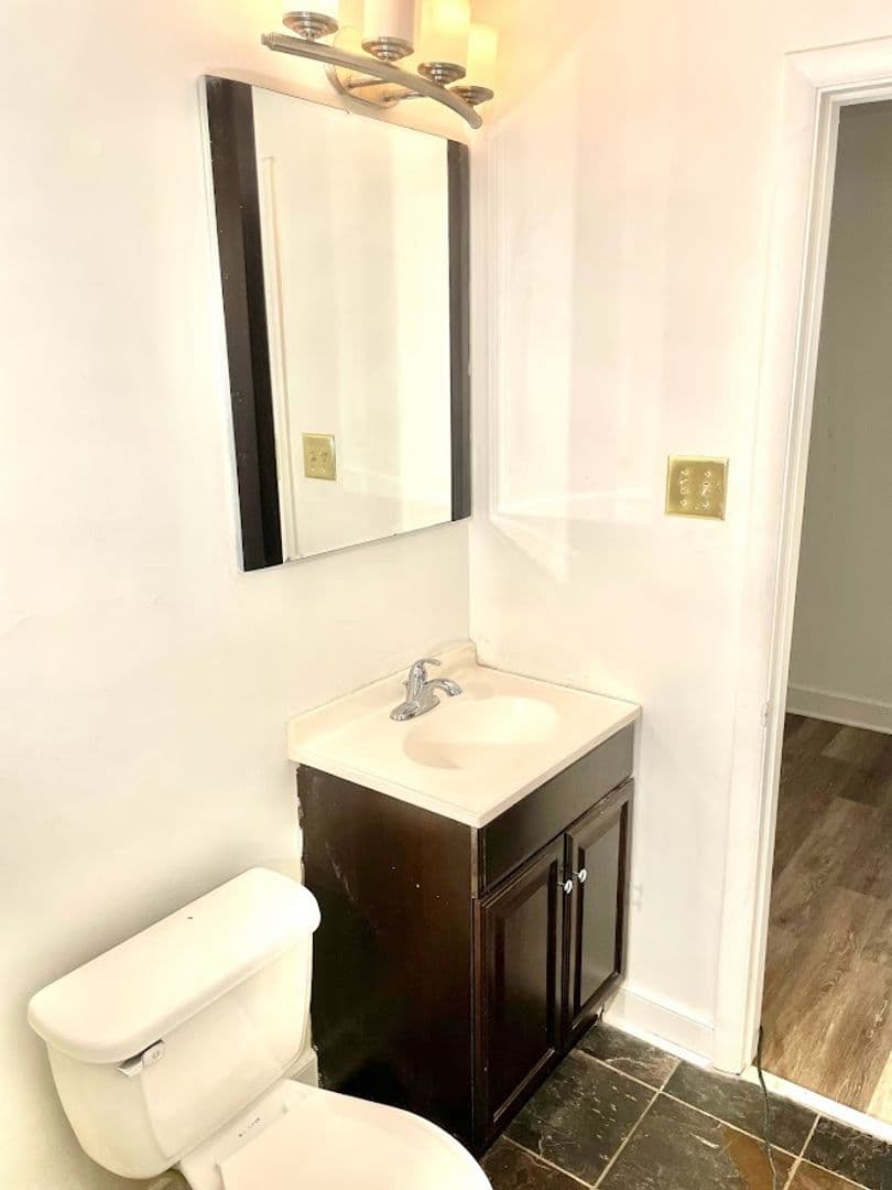 Henrico Apartment: 1005 W Nine Mile Rd