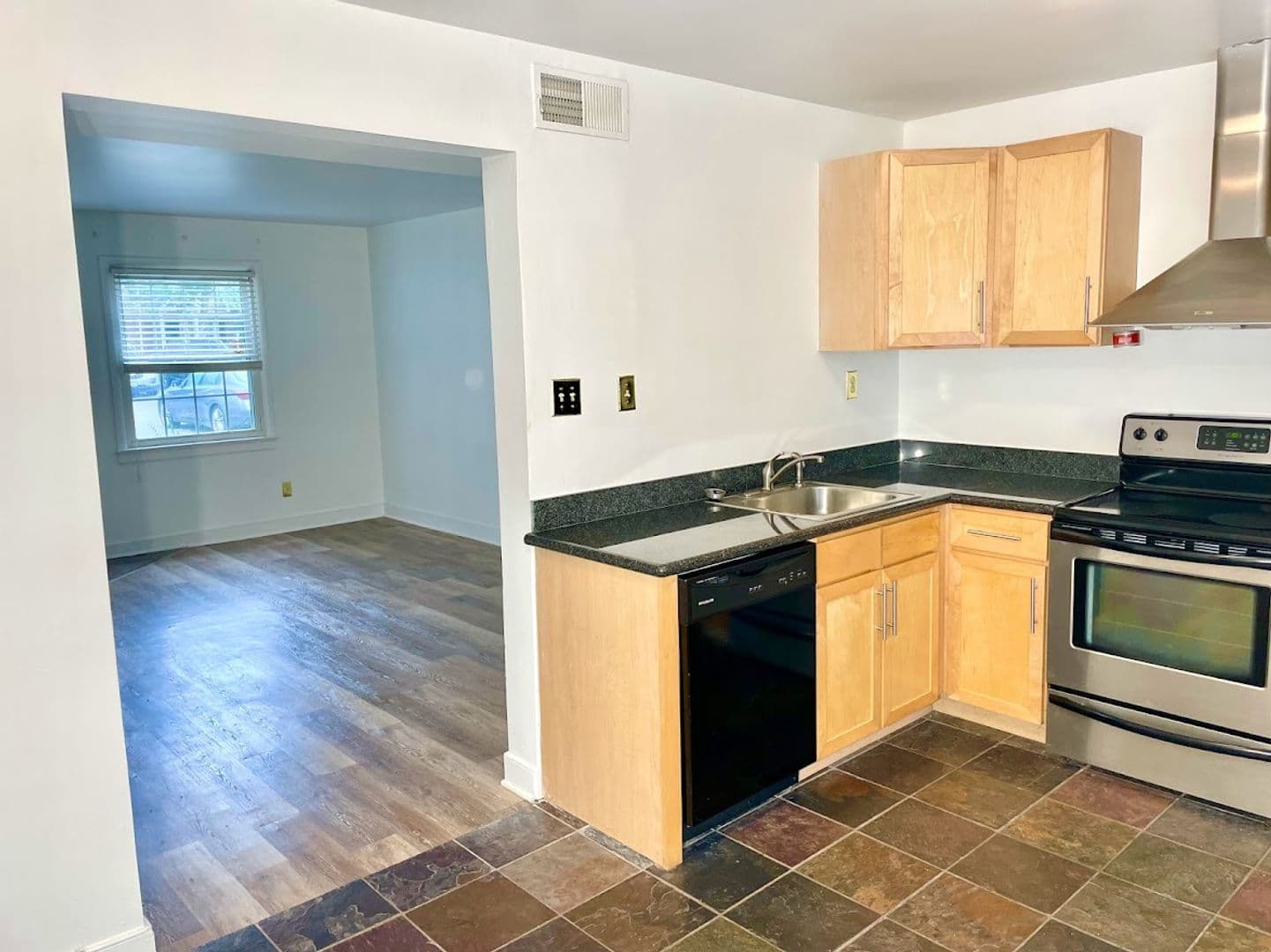 Henrico Apartment: 1005 W Nine Mile Rd