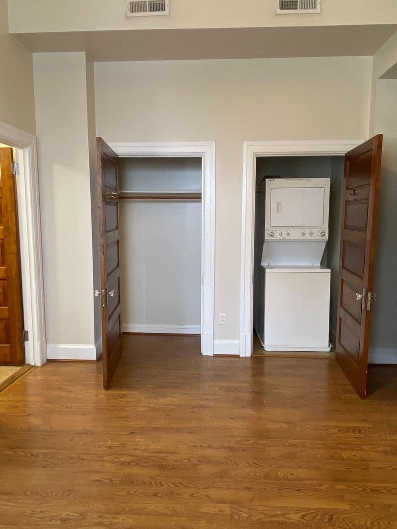 Petersburg Apartment: 230 N. Sycamore St