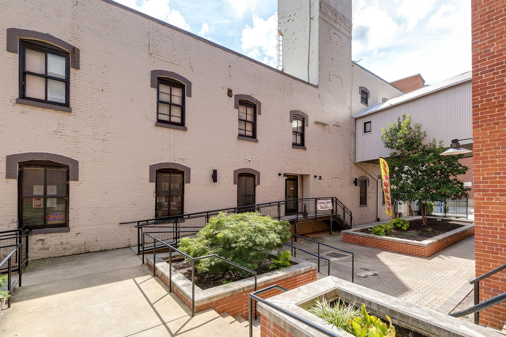 Petersburg Apartment: 325 Brown Street