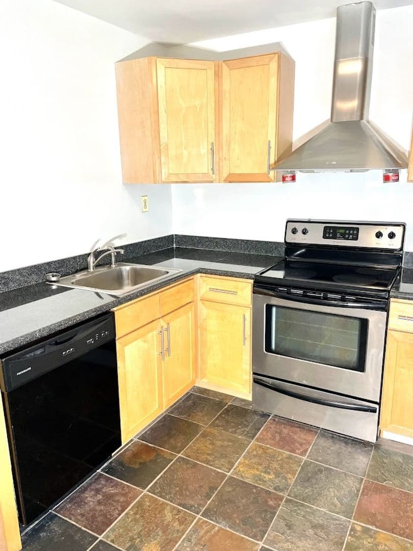 Henrico Apartment: 1005 W Nine Mile Rd