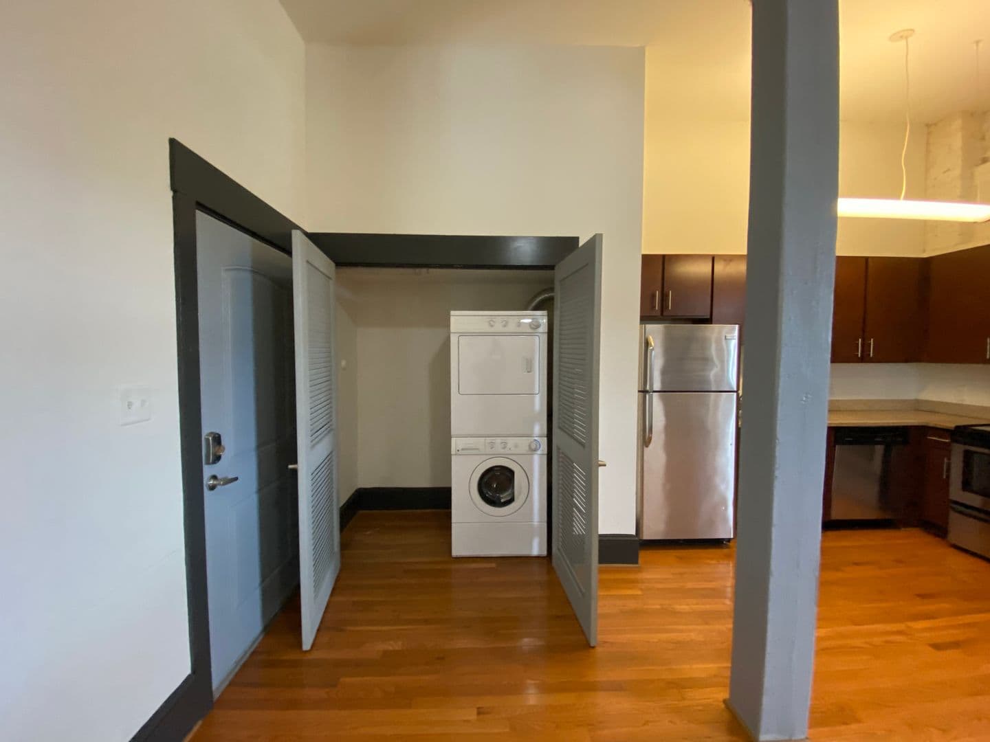 Petersburg Apartment: 230 N. Sycamore St
