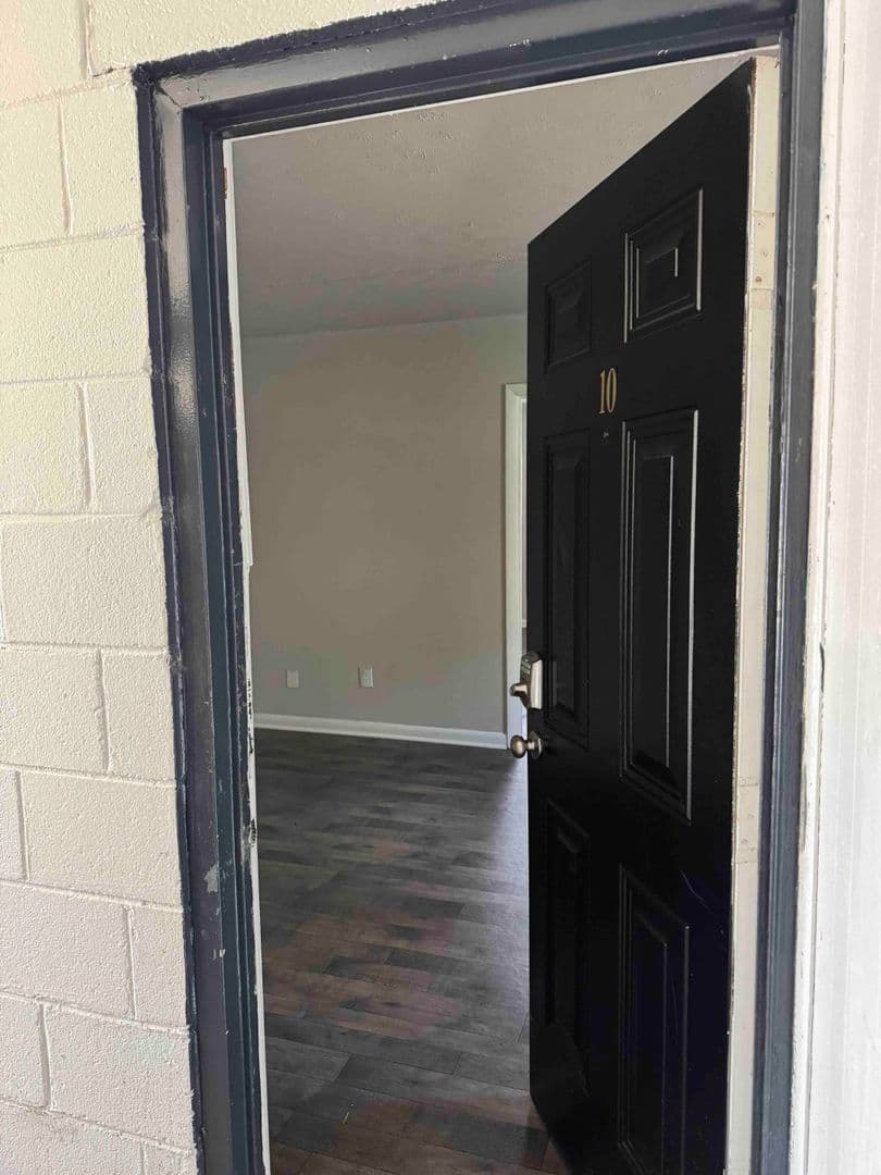 Richmond Apartment: 6533 S Beulah Rd