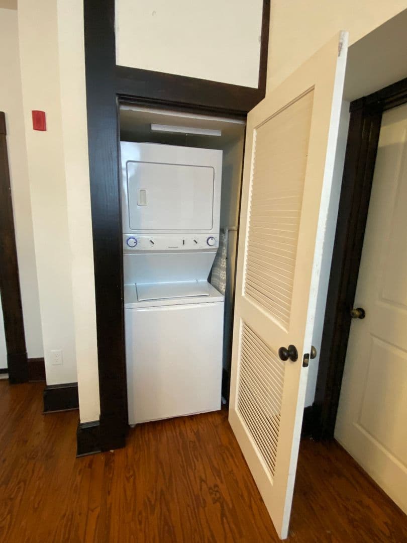 Petersburg Apartment: 230 N. Sycamore St