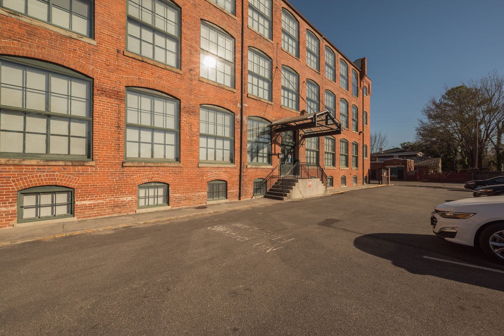 Petersburg Apartment: 801 Hinton Street
