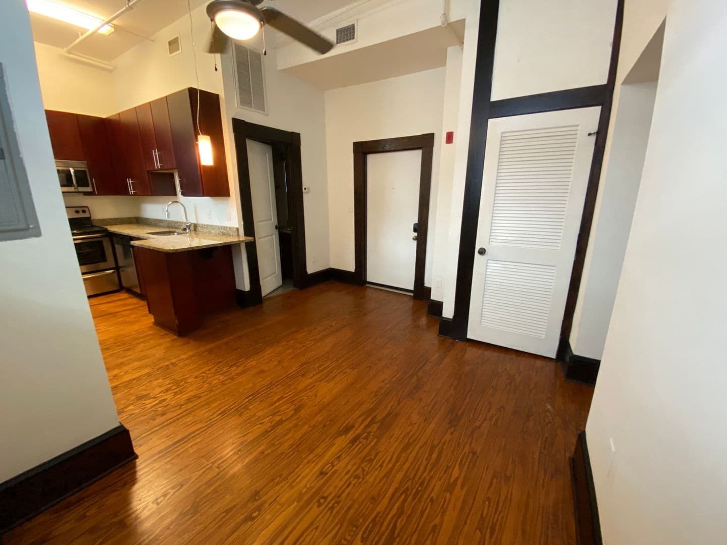 Petersburg Apartment: 230 N. Sycamore St
