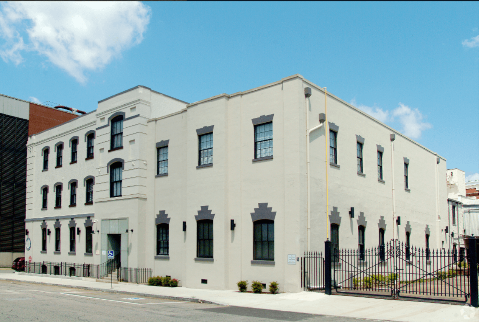 Petersburg Apartment: 325 Brown Street