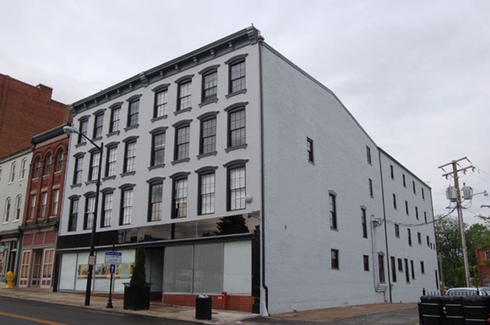 Petersburg Apartment: 230 N. Sycamore St