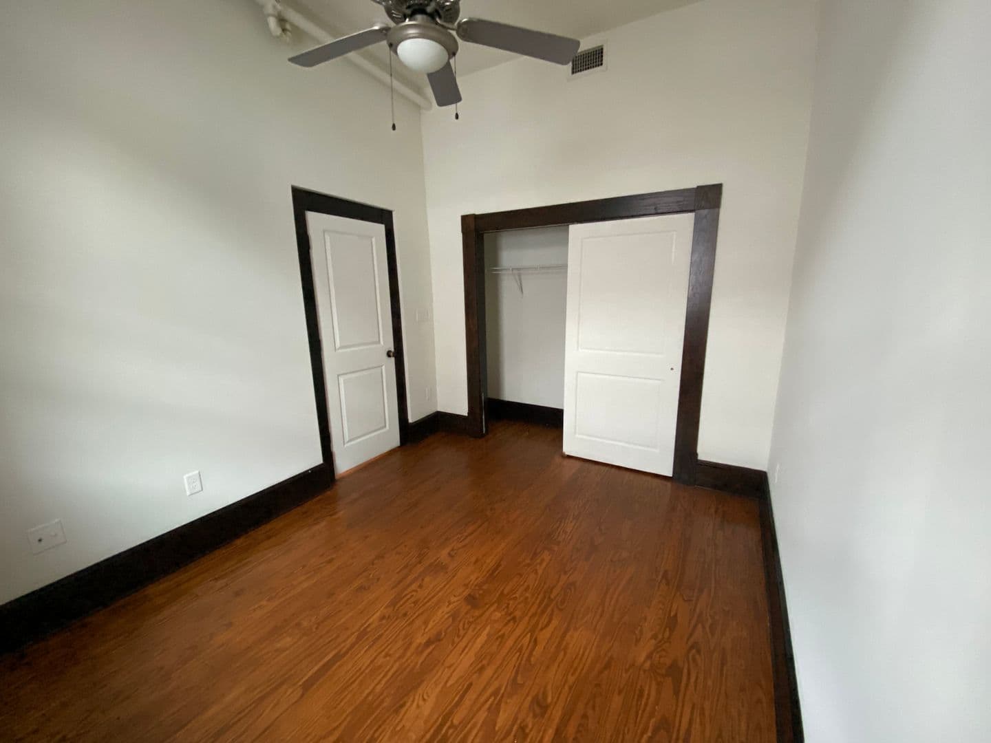 Petersburg Apartment: 230 N. Sycamore St