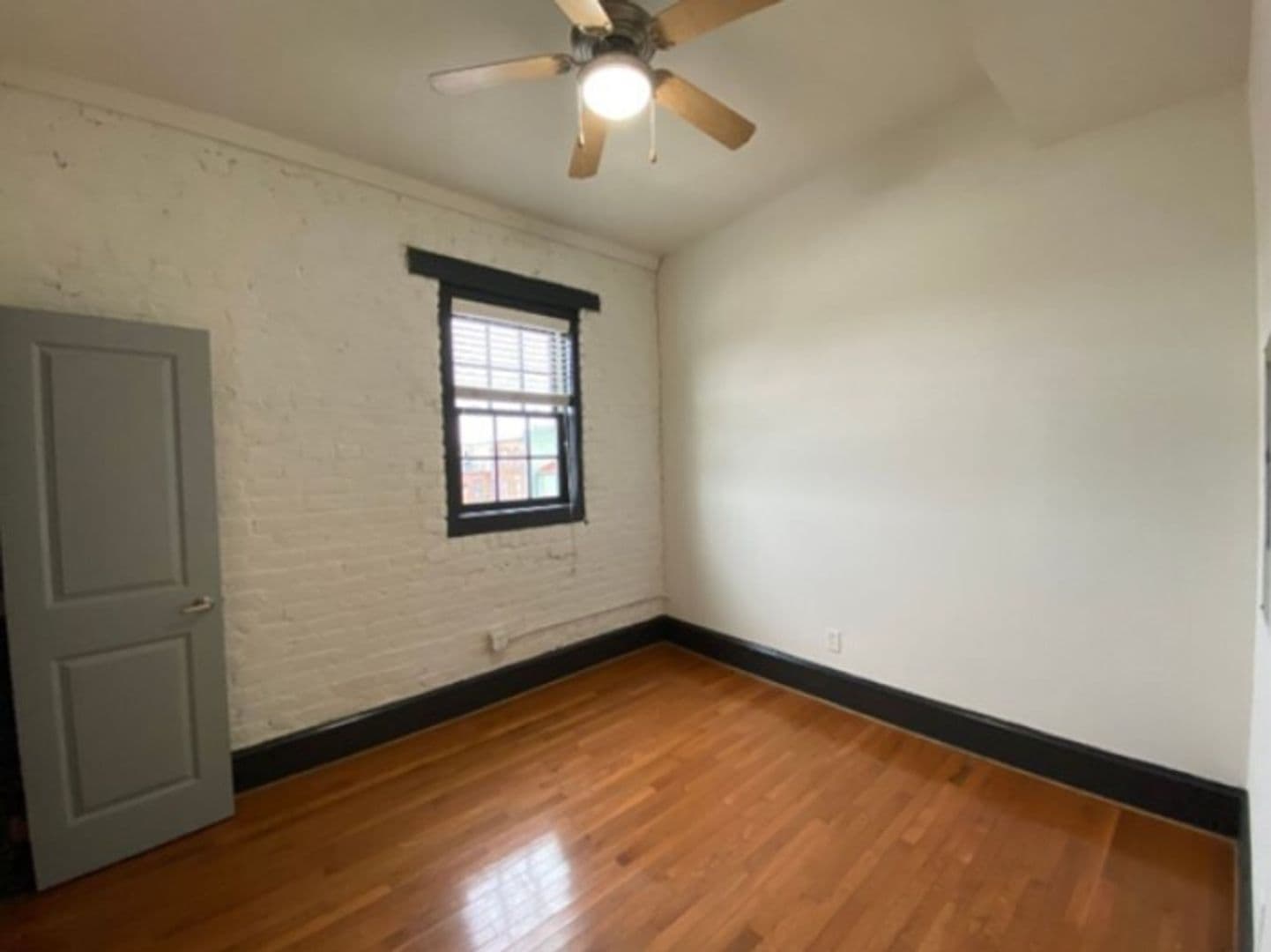 Petersburg Apartment: 230 N. Sycamore St