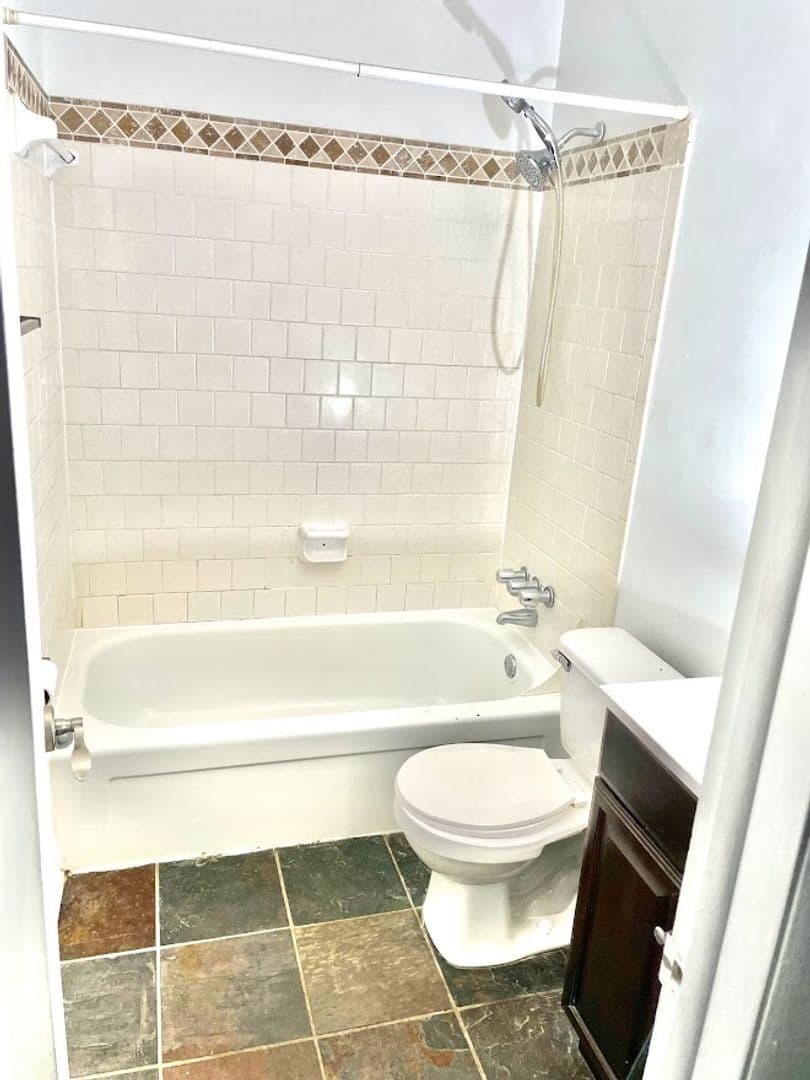 Henrico Apartment: 1005 W Nine Mile Rd