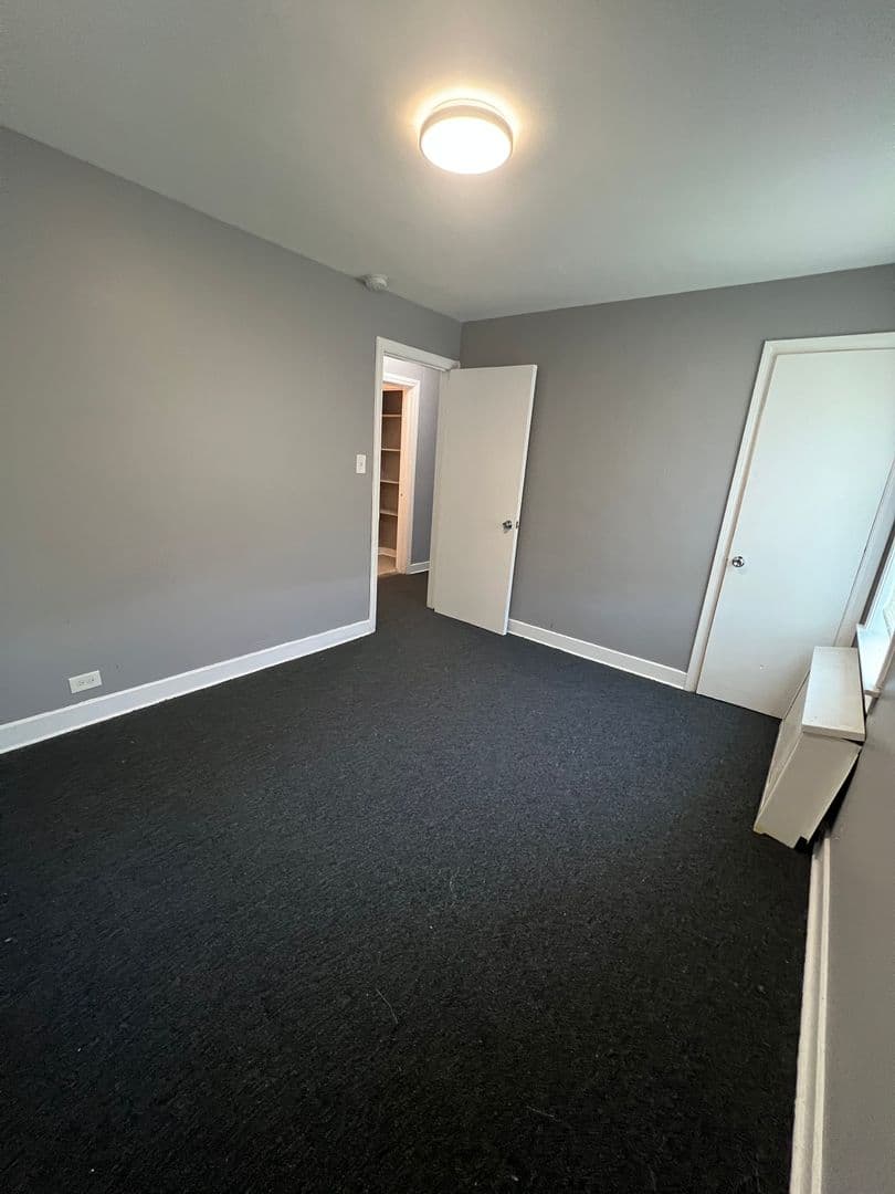 Chicago Apartment: 4208 S Michigan Ave