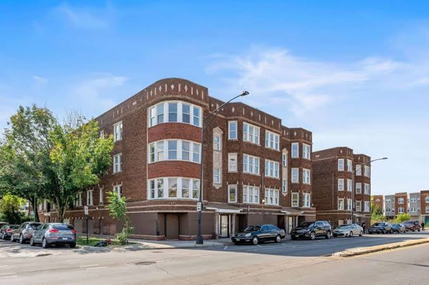 Chicago Apartment: 5235 W Lake Ave