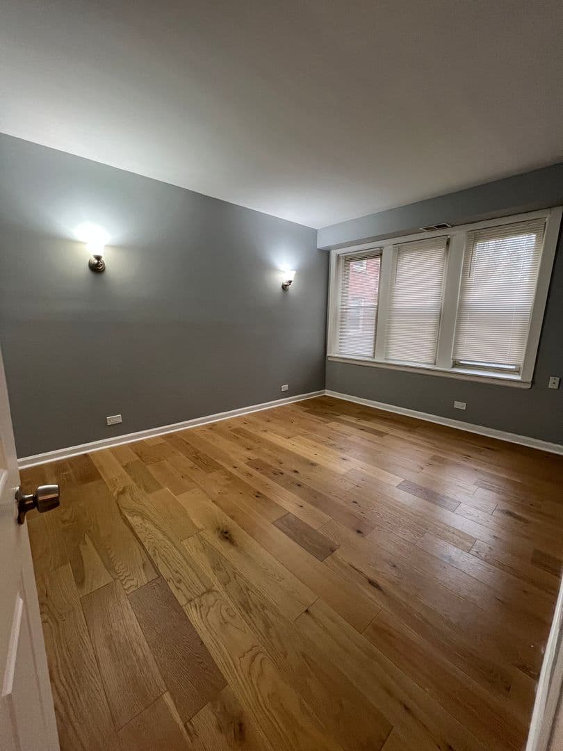 Chicago Apartment: 7148 S. East End