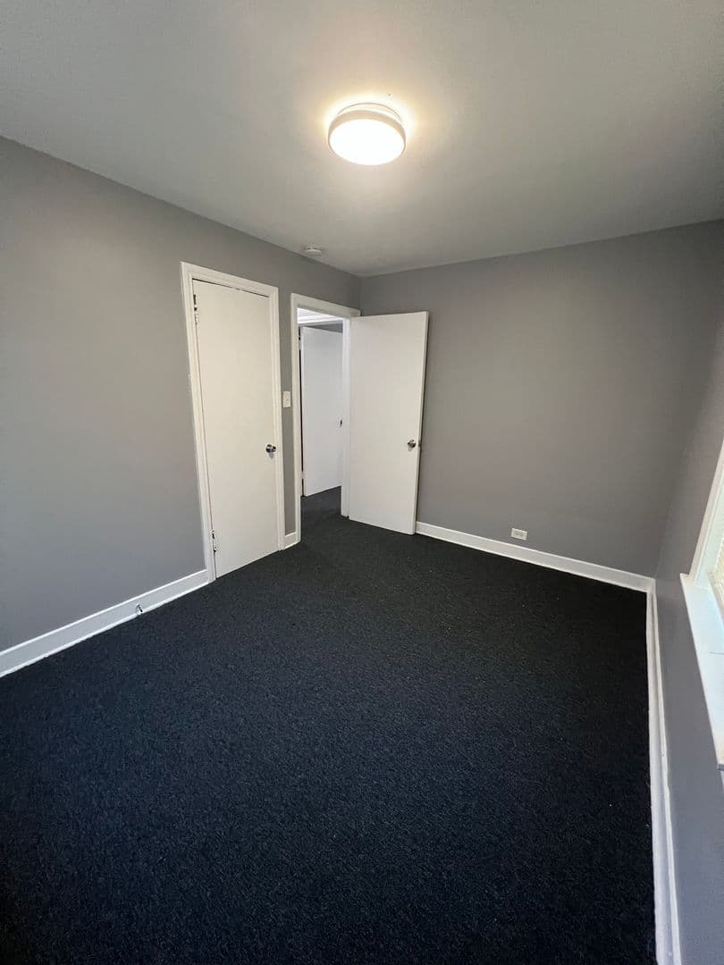 Chicago Apartment: 4208 S Michigan Ave