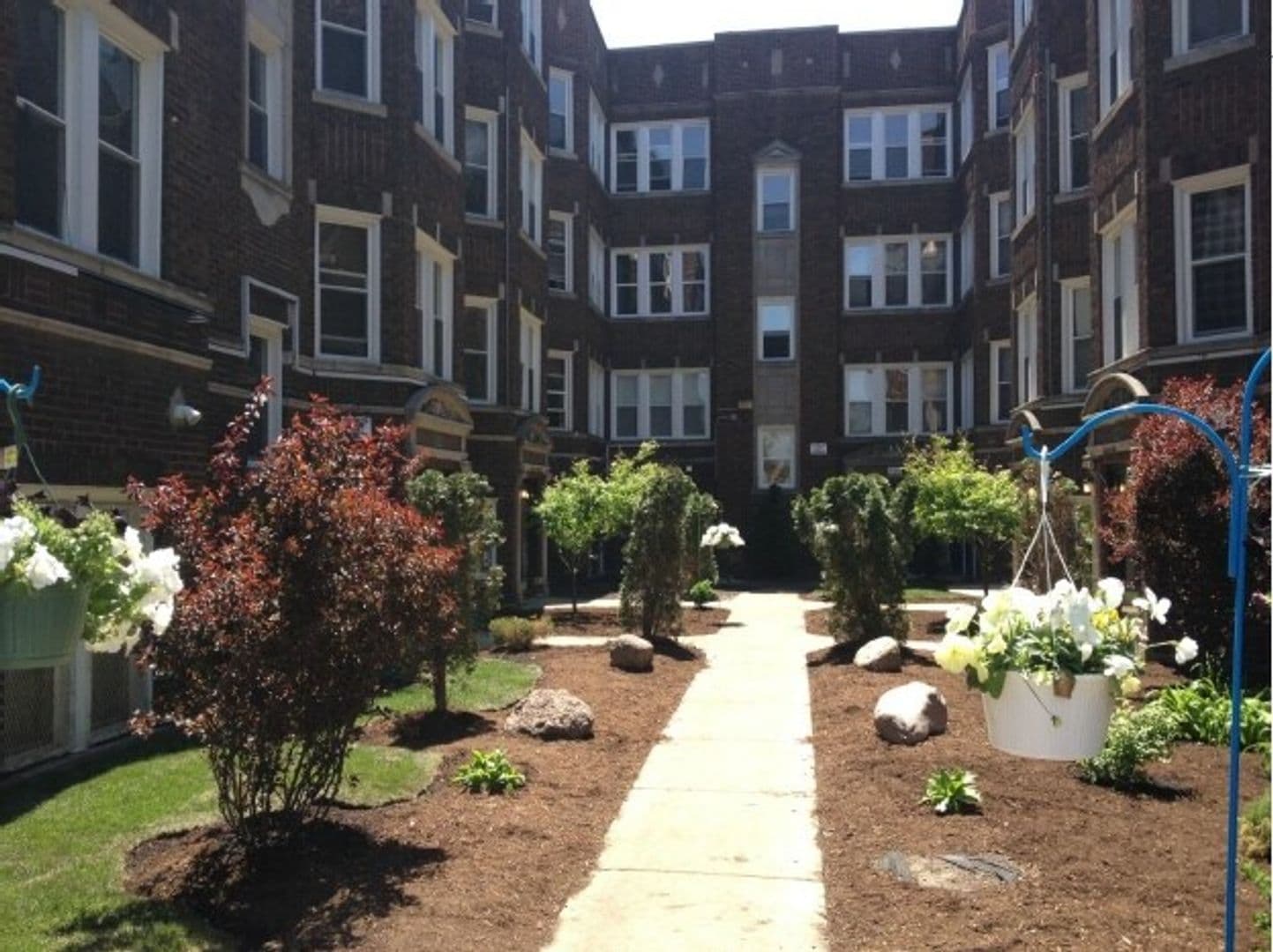 Chicago Apartment: 5235 W Lake Ave