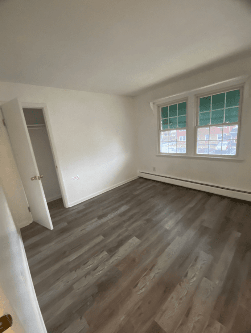 Kingston Apartment: 400 N Gates Ave