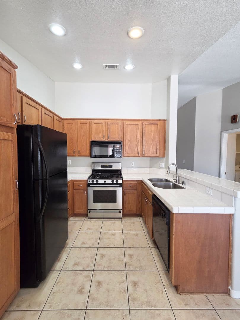 North Las Vegas House: 2115 Falcon Crest Ave