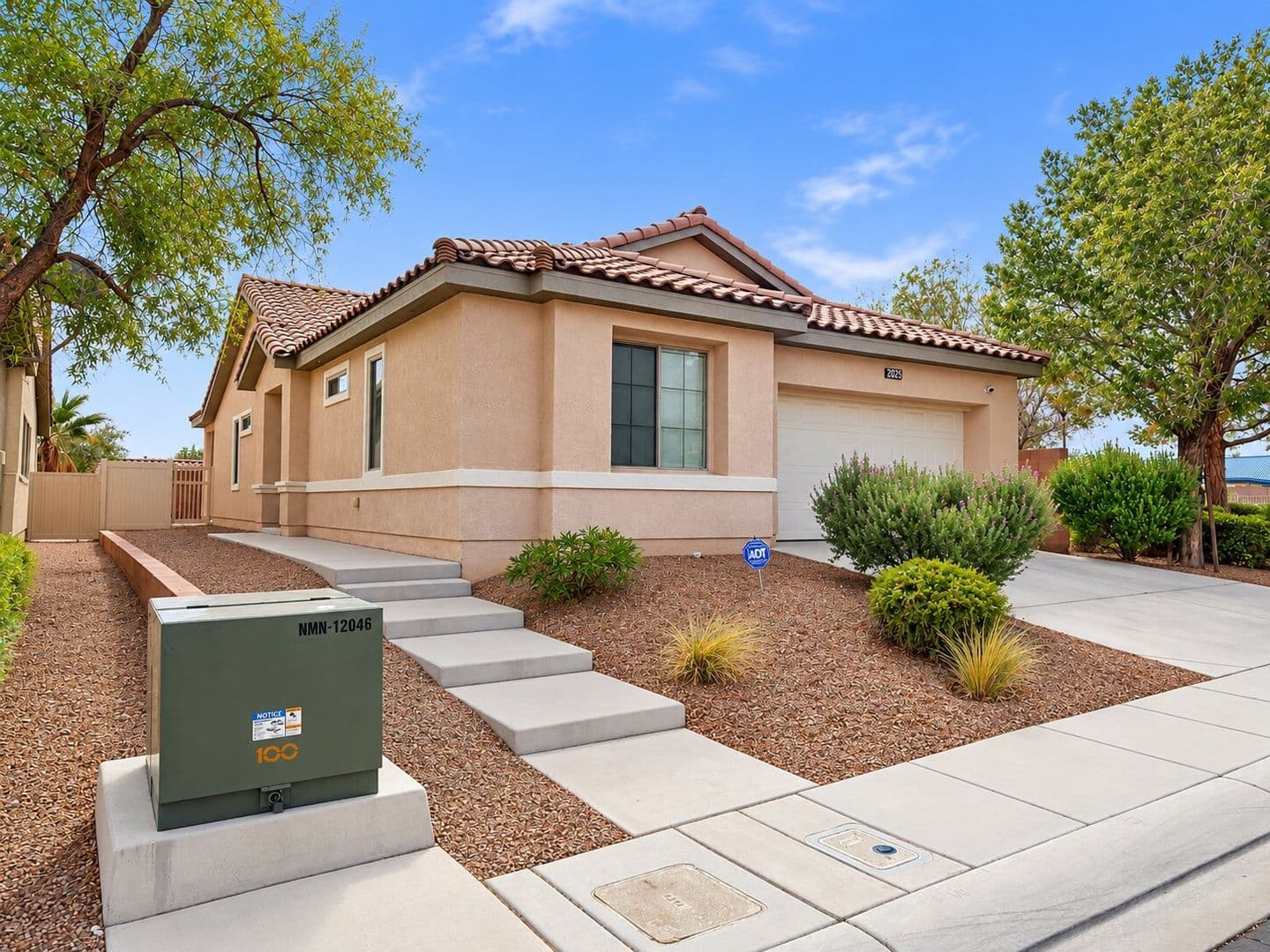 North Las Vegas House: 2025 Pipeline Beach Ct