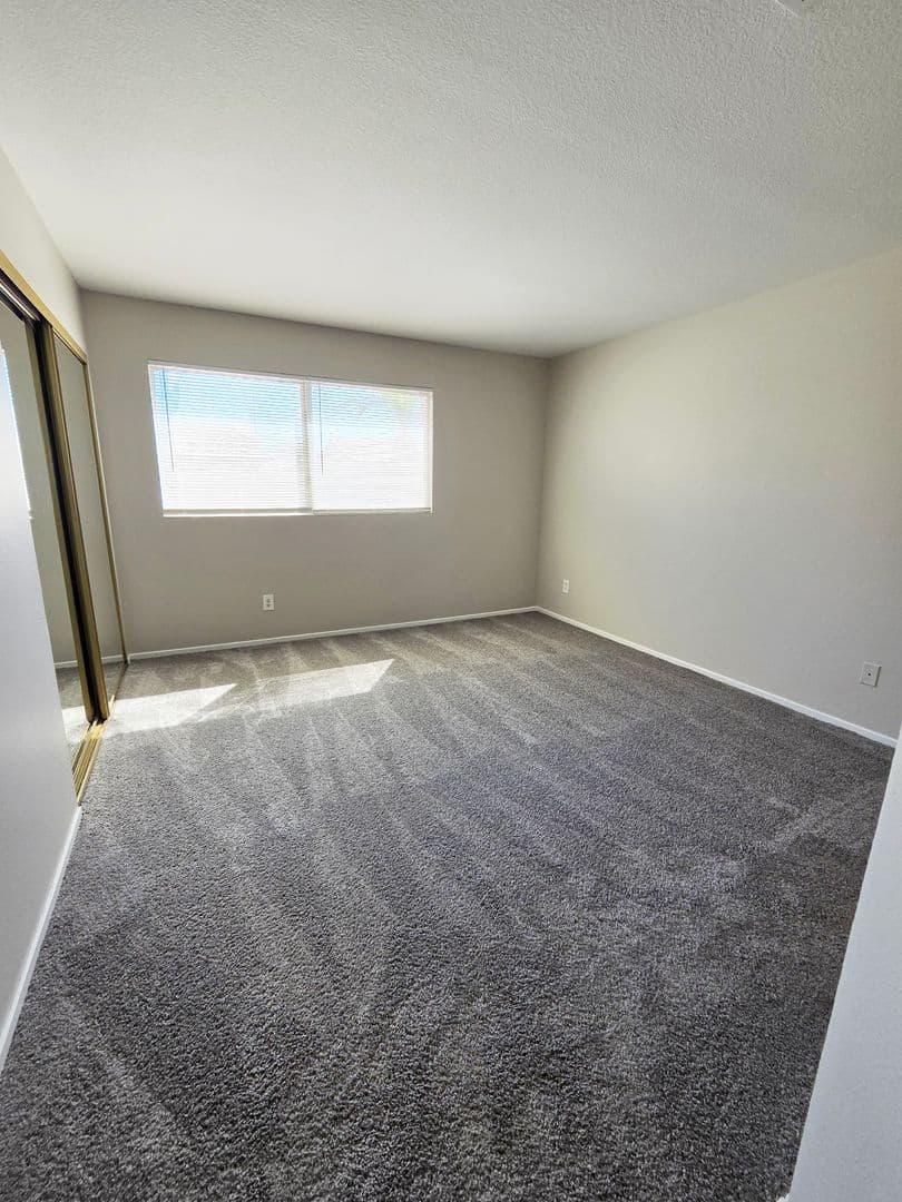 North Las Vegas House: 2115 Falcon Crest Ave