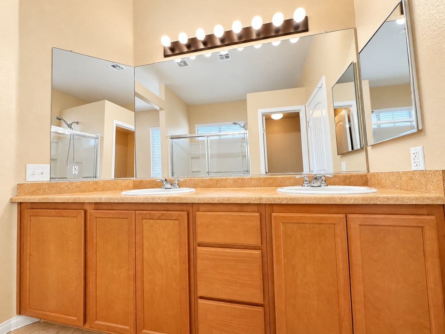 North Las Vegas House: 2025 Pipeline Beach Ct