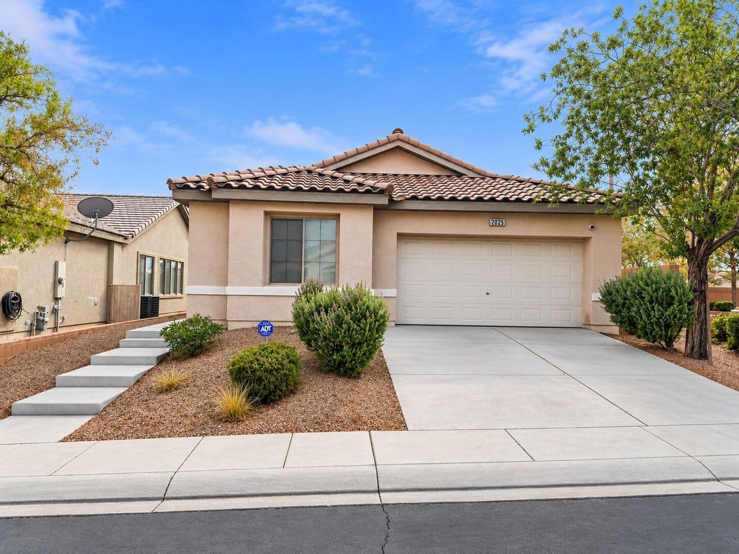North Las Vegas House: 2025 Pipeline Beach Ct