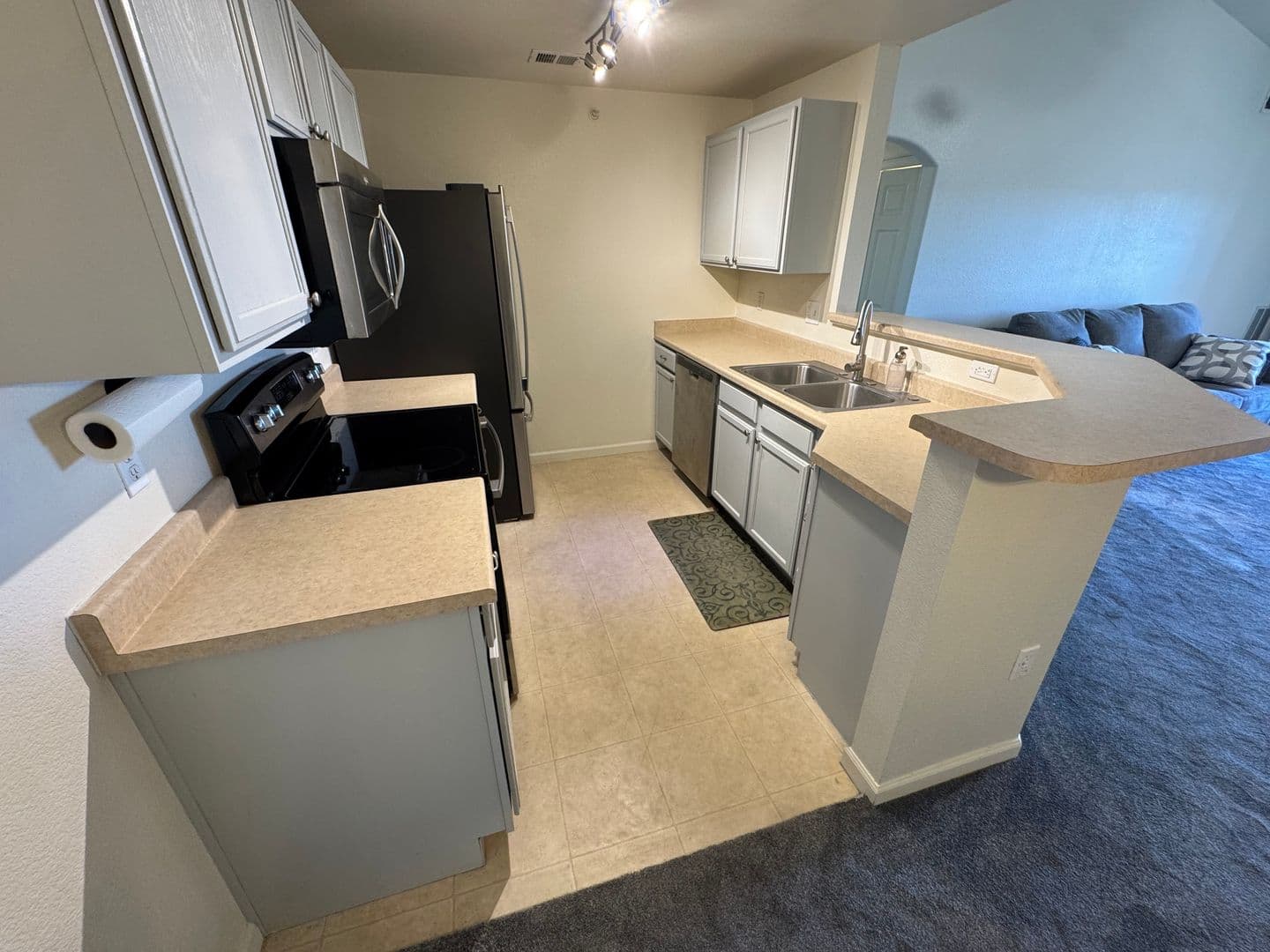 Englewood House: 7440 S Blackhawk St #12-304