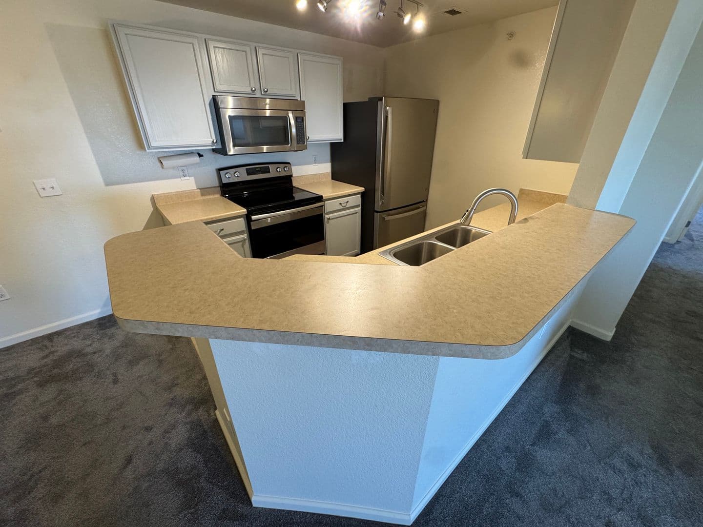 Englewood House: 7440 S Blackhawk St #12-304