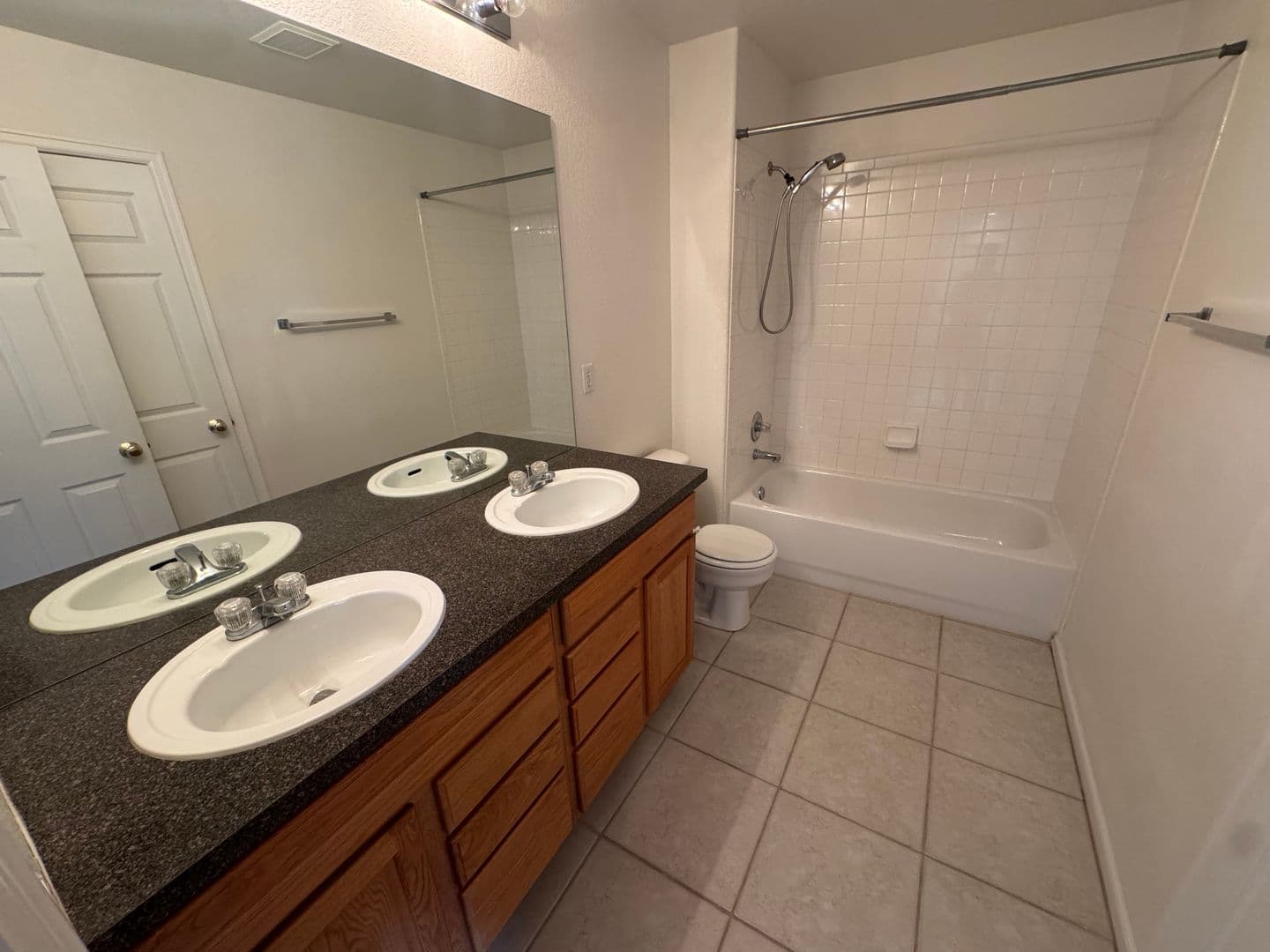 Castle Pines House: 7100 Cerney Cir