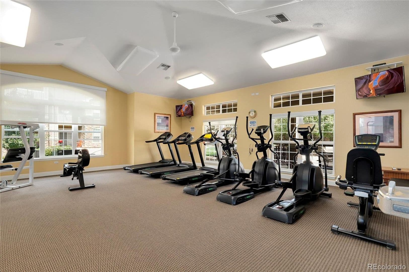 Englewood House: 7440 S Blackhawk St #12-304