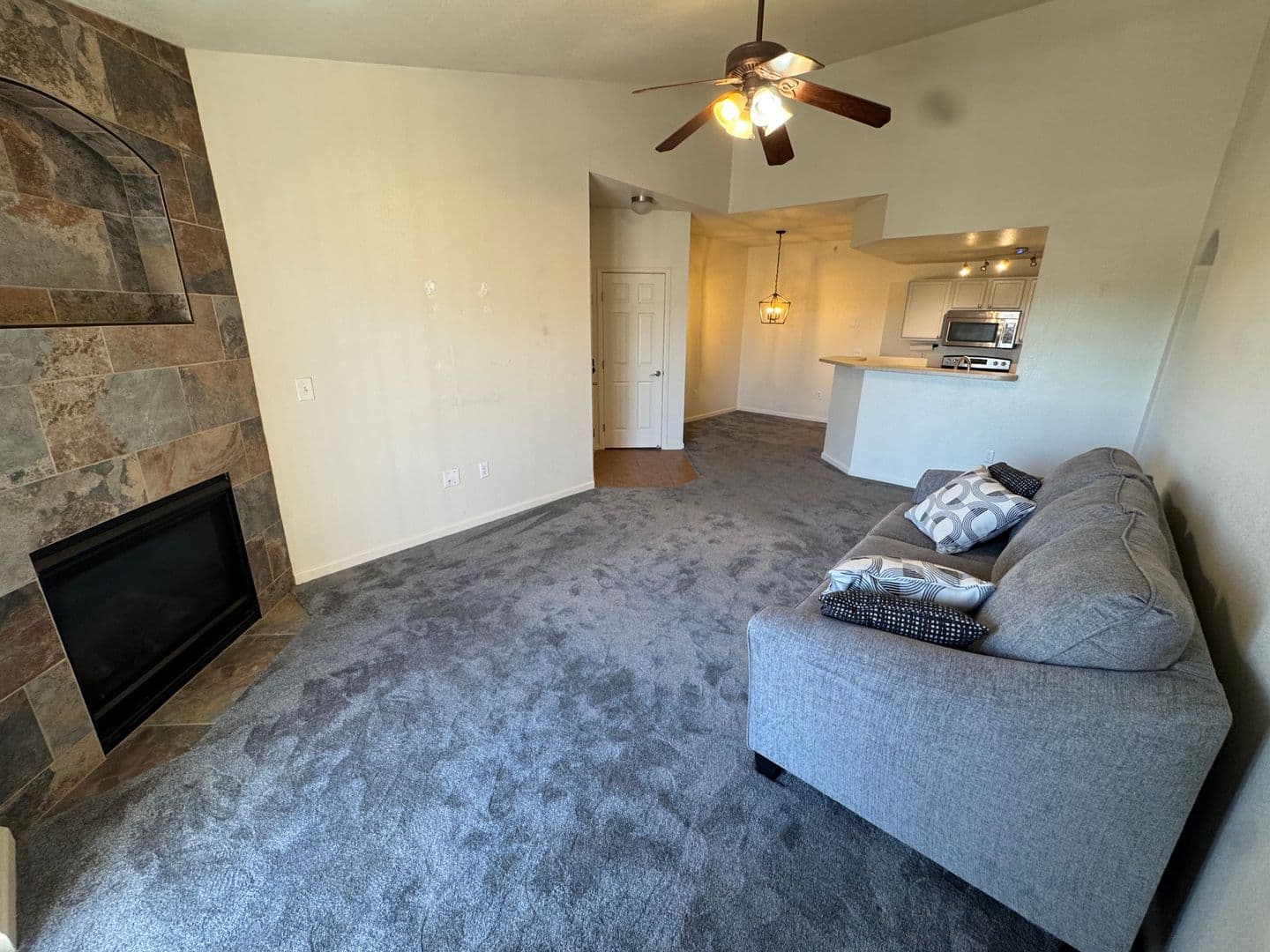 Englewood House: 7440 S Blackhawk St #12-304