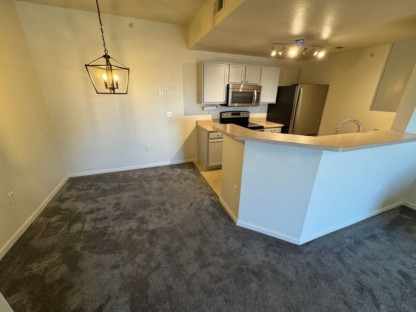 Englewood House: 7440 S Blackhawk St #12-304