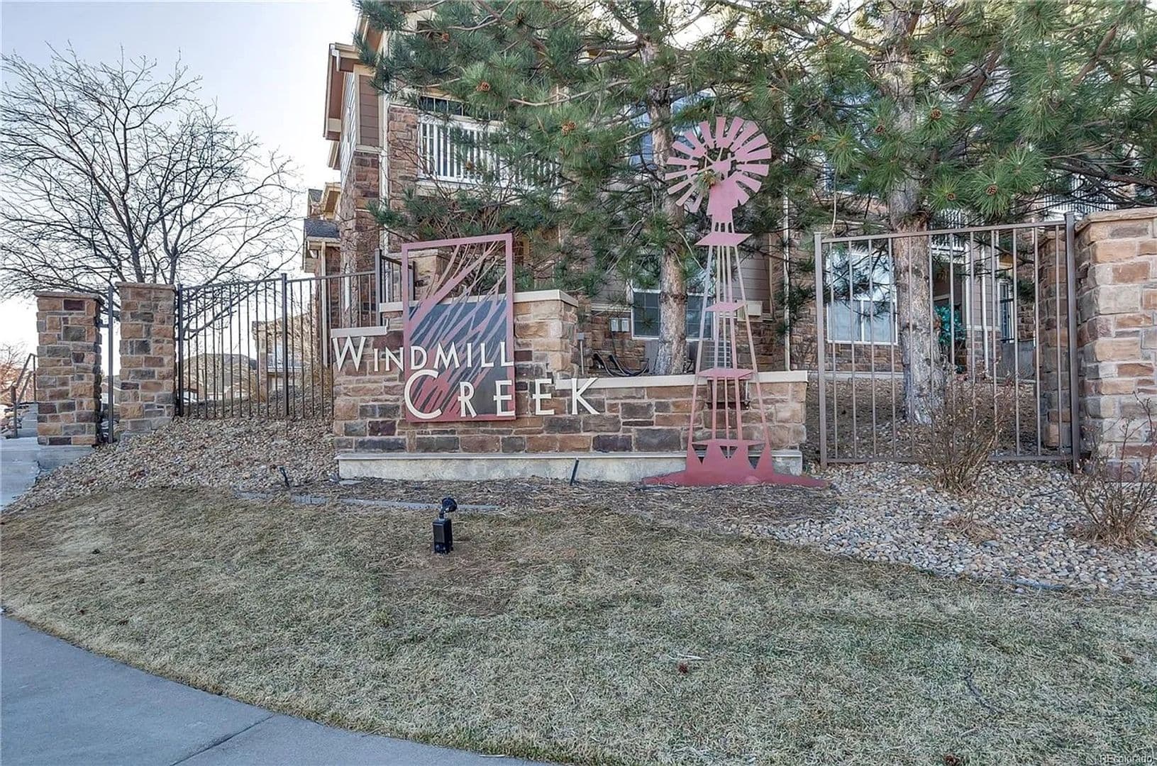 Englewood House: 7440 S Blackhawk St #12-304
