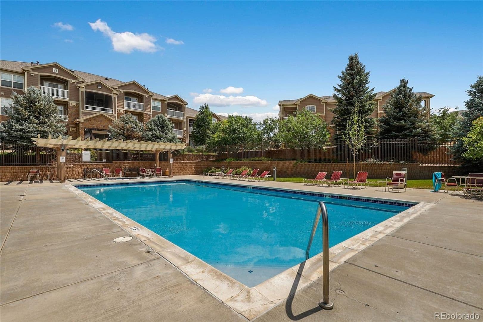 Englewood House: 7440 S Blackhawk St #12-304