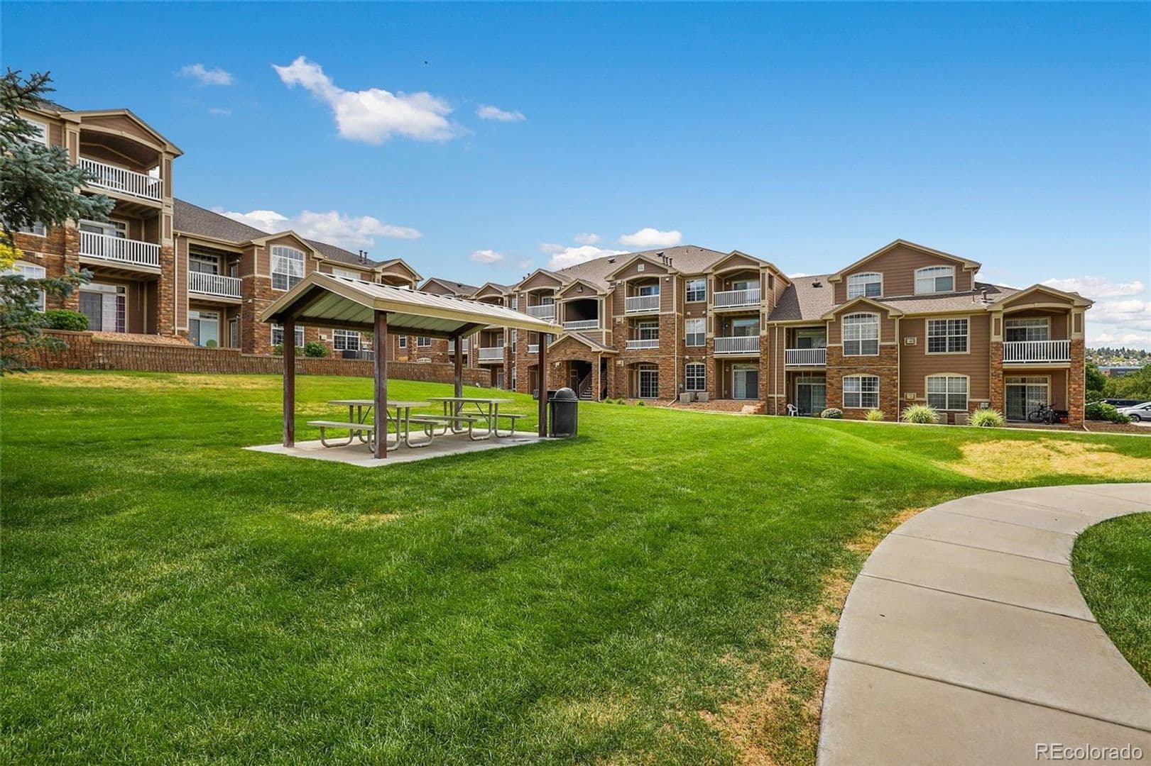 Englewood House: 7440 S Blackhawk St #12-304