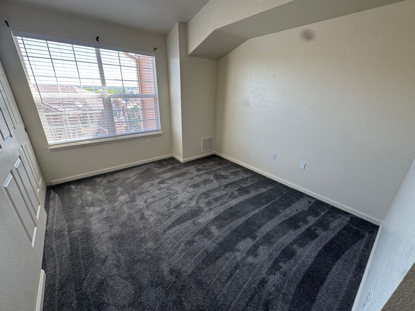 Englewood House: 7440 S Blackhawk St #12-304