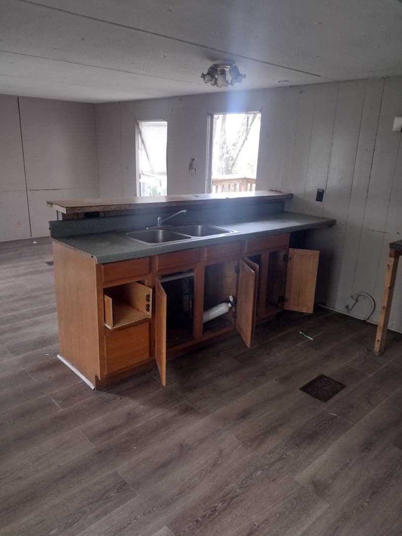 Jacksonville House: 6653 Beryl St