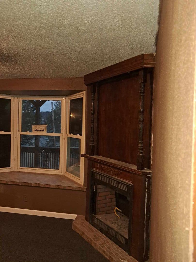 Clarksburg House: 225 Lynn Ave