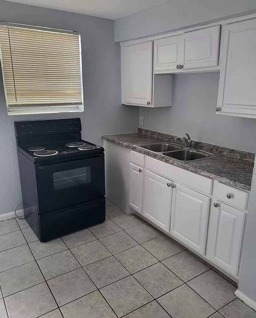Jacksonville Apartment: 1584 W. 31st St