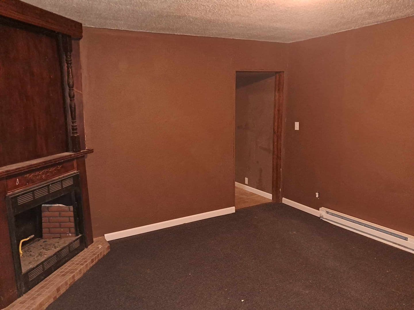Clarksburg House: 225 Lynn Ave