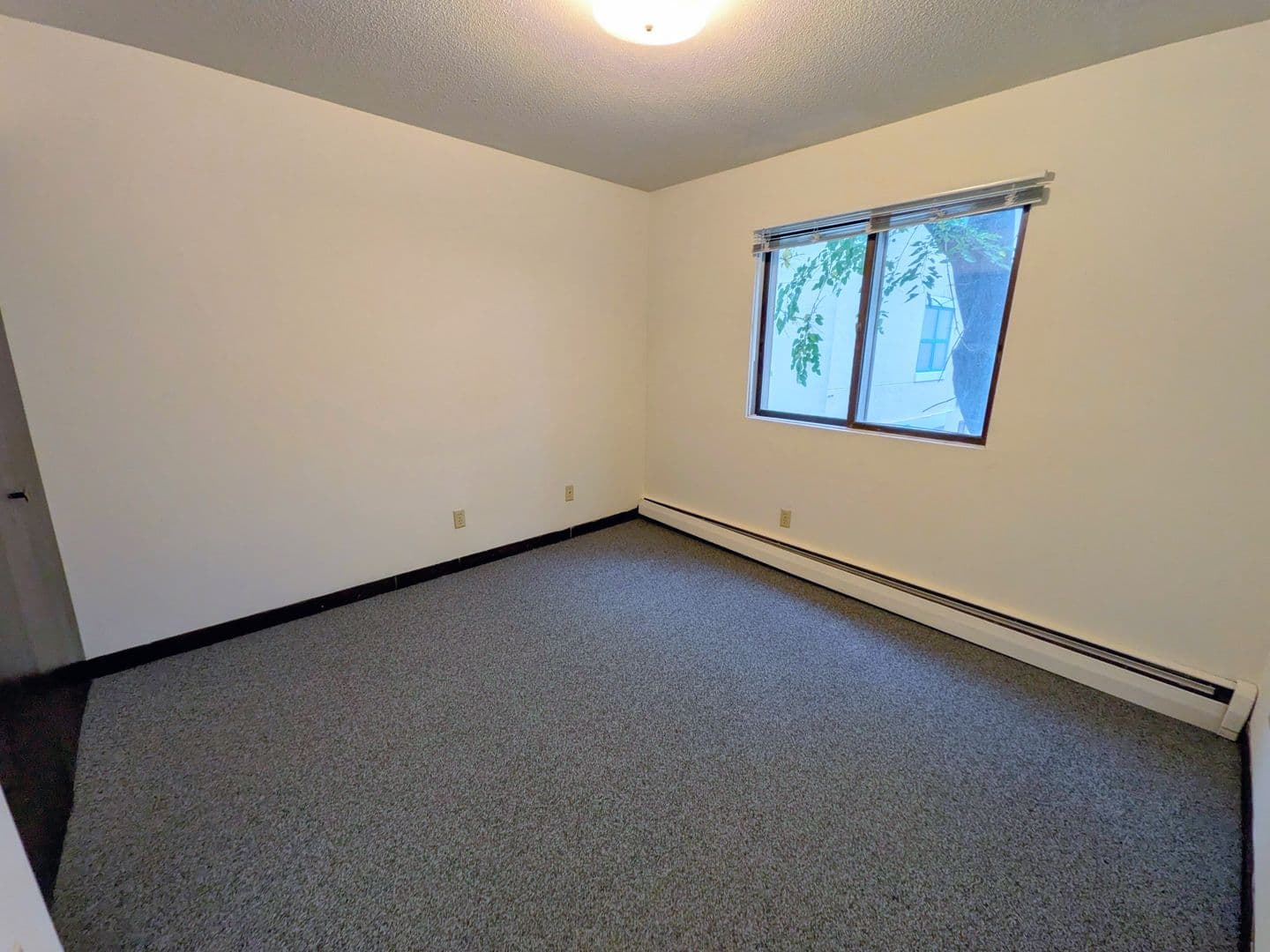 Minneapolis Apartment: 615 Ontario Street SE