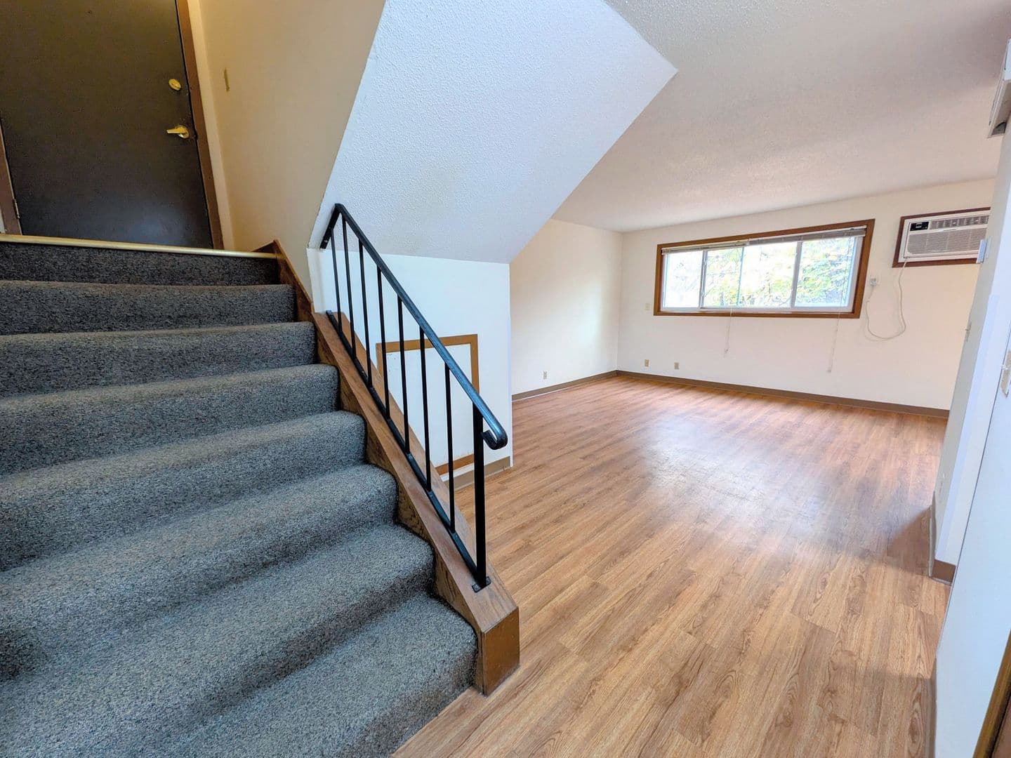 Minneapolis Apartment: 721 10th Ave SE