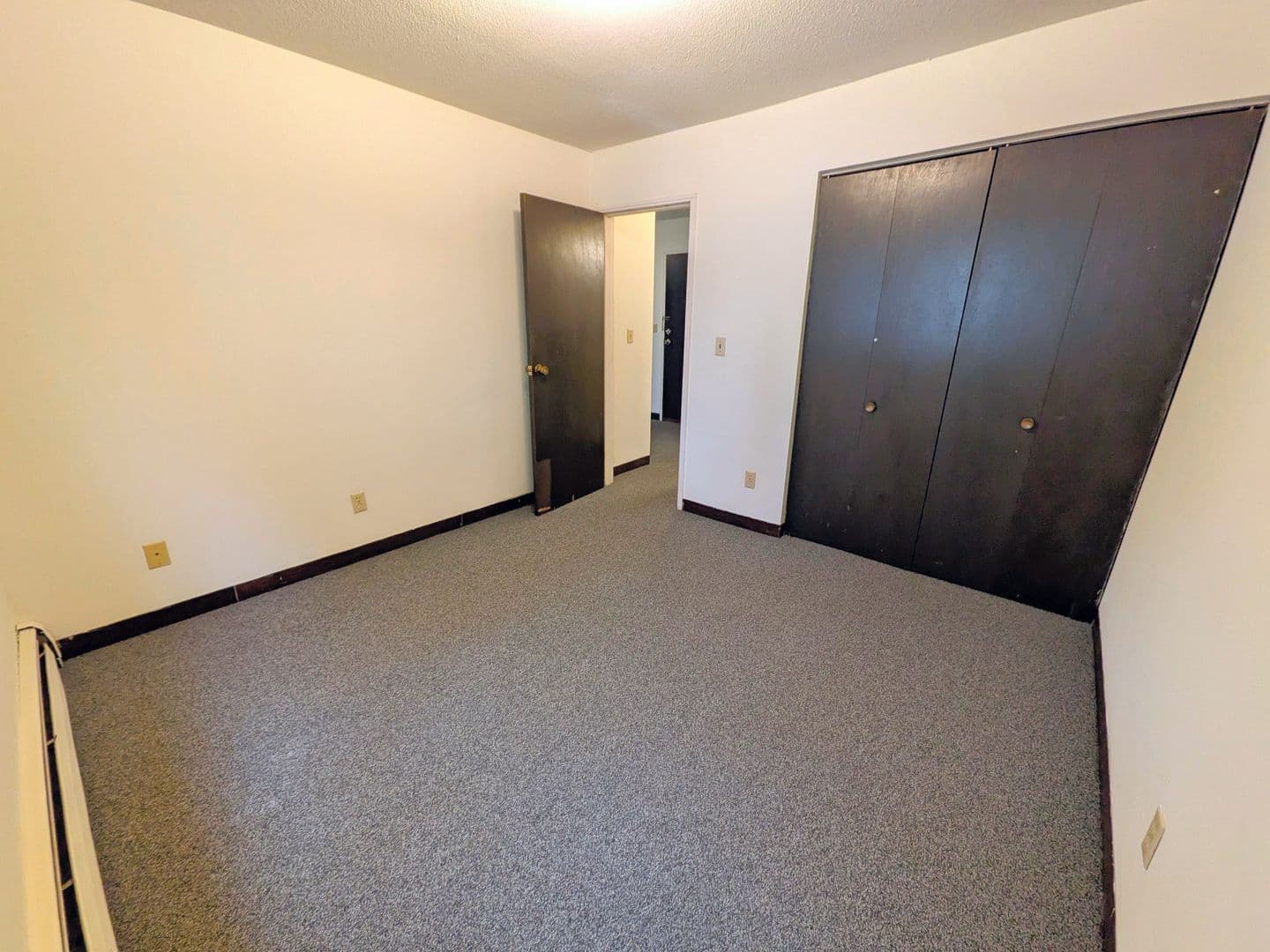 Minneapolis Apartment: 615 Ontario Street SE