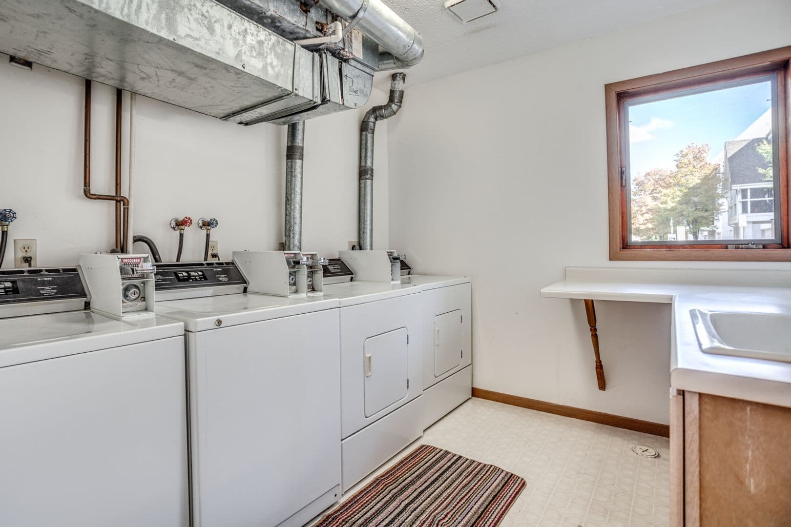 Minneapolis Apartment: 646-650 Ontario Street SE